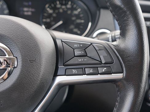 Used 2018 Nissan Rogue SV AWD/4WD image 14