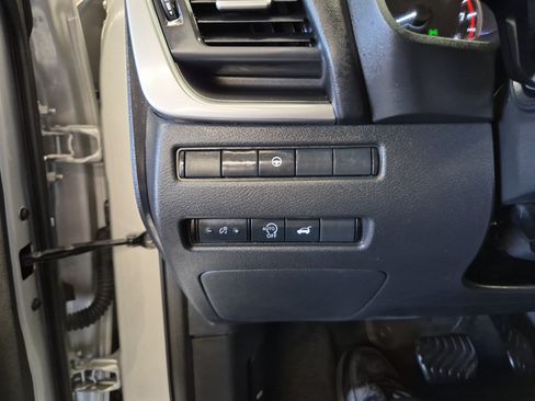 Used 2024 Nissan Rogue SV AWD/4WD image 21