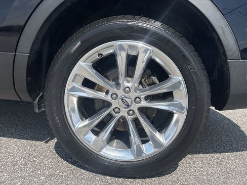 Used 2018 Ford Explorer XLT w/ Equipment Group 202A FWD image 32