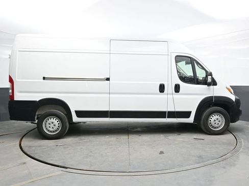 Used 2024 RAM ProMaster 2500 w/ Convenience Group FWD image 8