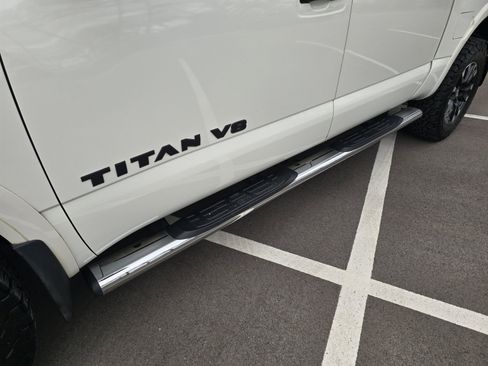 Used 2019 Nissan Titan PRO-4X w/ Pro-4x Convenience Package image 10