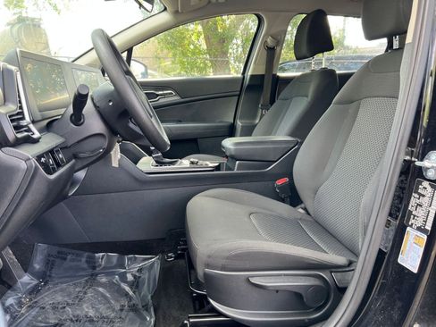 Used 2025 Kia Sportage LX FWD image 24