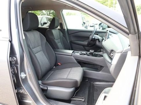 Certified 2025 Nissan Rogue SV FWD image 24
