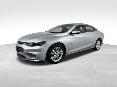 Used 2017 Chevrolet Malibu LT image 2