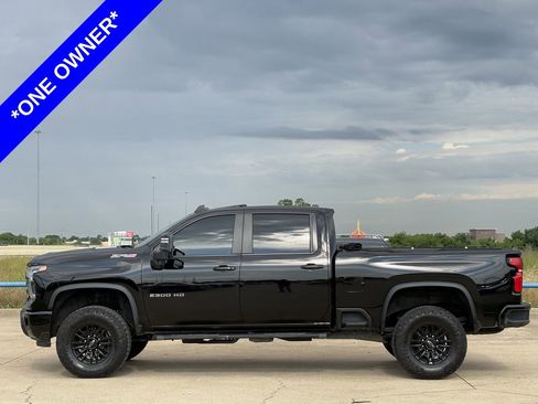 Used 2024 Chevrolet Silverado 2500 ZR2 w/ Technology Package AWD/4WD image 3