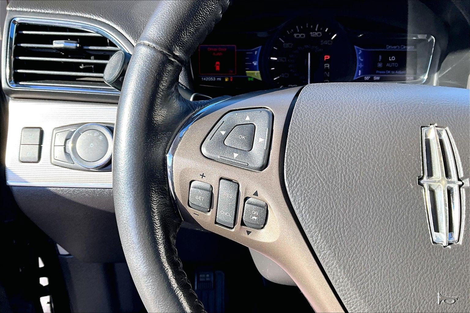 Used 2013 Lincoln MKX AWD image 11