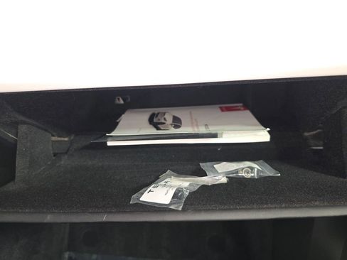 Used 2022 Tesla Model X Plaid image 33