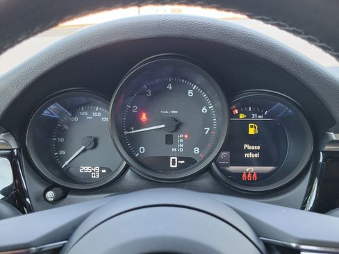 Certified 2023 Porsche Macan image 15