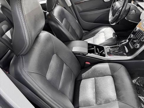 Used 2016 Volvo XC70 T5 Premier w/ Proximity Package AWD/4WD image 21