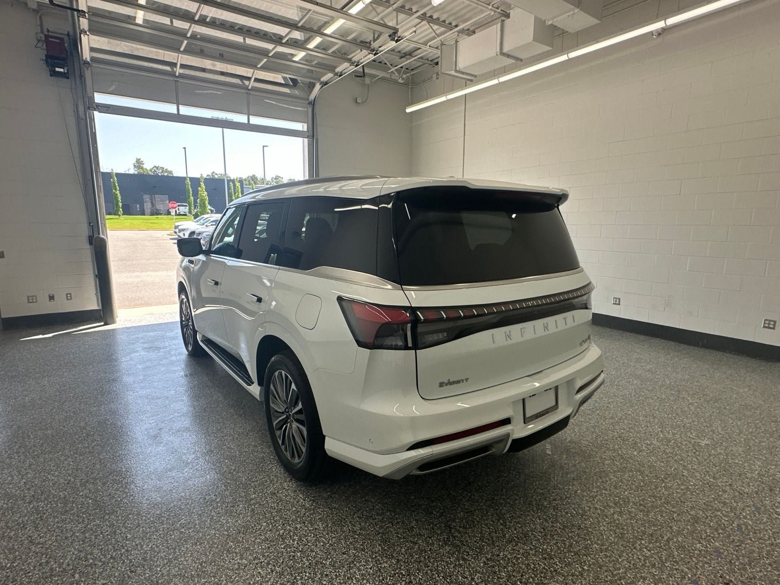 New 2027 INFINITI QX80 Luxe w/ Cargo Package AWD/4WD image 2