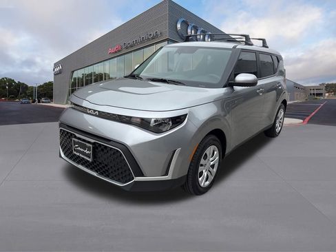 Used 2025 Kia Soul LX image 1