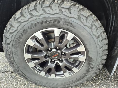 Used 2020 Nissan Titan PRO-4X w/ Pro-4x Convenience Package image 9