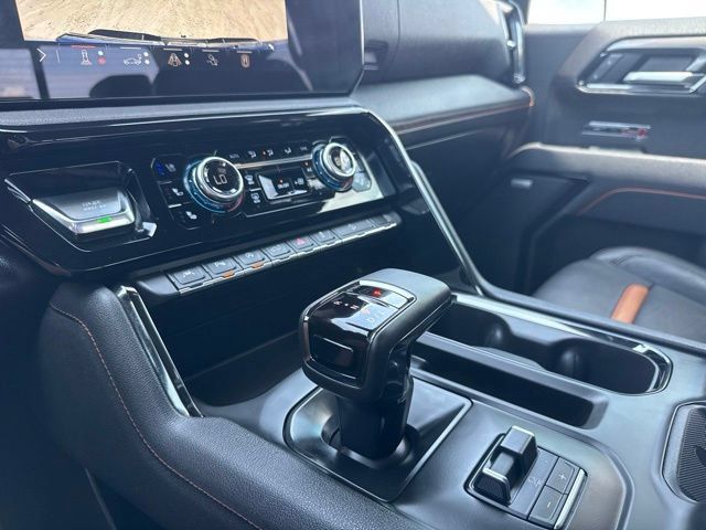 Used 2025 GMC Sierra 1500 AT4 w/ AT4 Premium Package AWD/4WD image 23