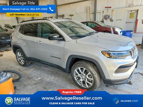 Used 2024 Jeep Compass Latitude w/ Sun and Sound Group AWD/4WD image 5