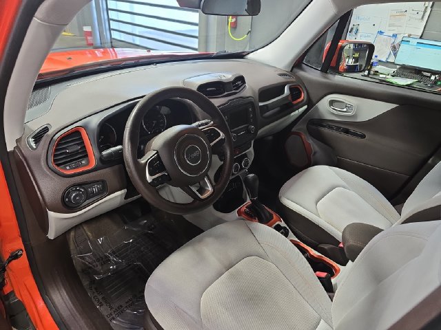 Used 2017 Jeep Renegade Latitude w/ Cold Weather Group AWD/4WD image 19