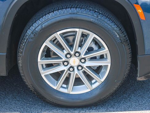 Used 2023 Chevrolet Traverse LT FWD image 11