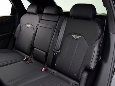 Certified 2021 Bentley Bentayga Plug-In Hybrid AWD/4WD image 23