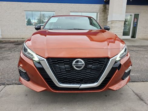 Used 2020 Nissan Altima 2.5 SR FWD image 2