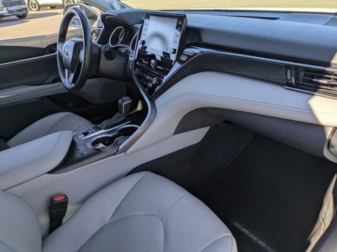 Used 2023 Toyota Camry XLE image 12