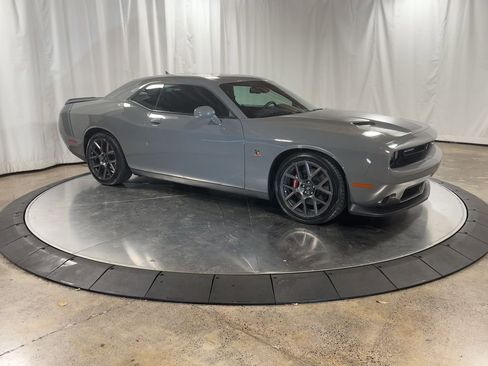 Used 2017 Dodge Challenger R/T Scat Pack w/ Leather Interior Group image 3