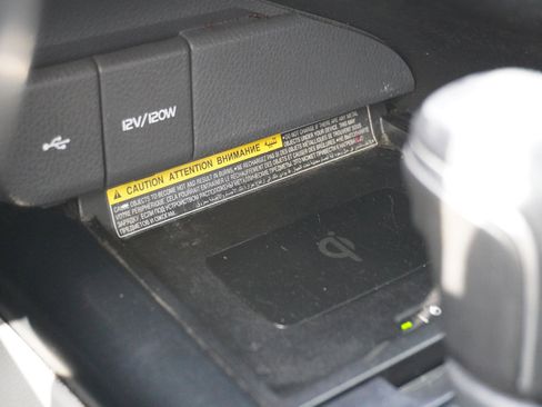 Used 2020 Toyota Camry SE w/ Sunroof Package image 25