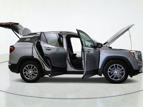Used 2024 GMC Terrain SLT AWD/4WD image 15
