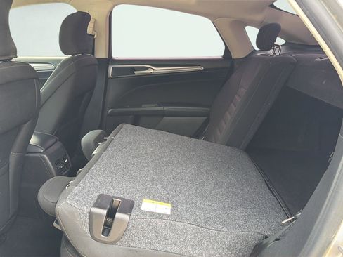 Used 2019 Ford Fusion SE FWD image 31