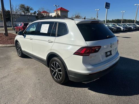 Used 2021 Volkswagen Tiguan SE w/ Panoramic Sunroof Package image 8