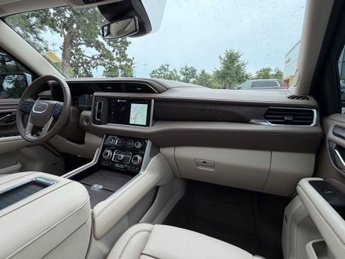 Used 2023 GMC Yukon XL Denali AWD/4WD image 16