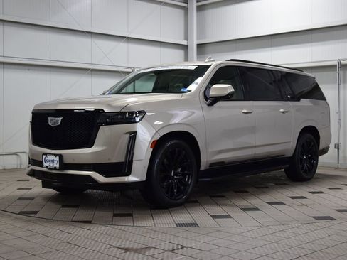Used 2024 Cadillac Escalade ESV Sport Platinum w/ LPO, ONYX Package image 3