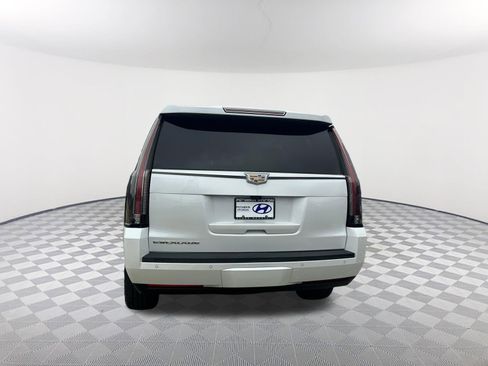 Used 2019 Cadillac Escalade Luxury image 8
