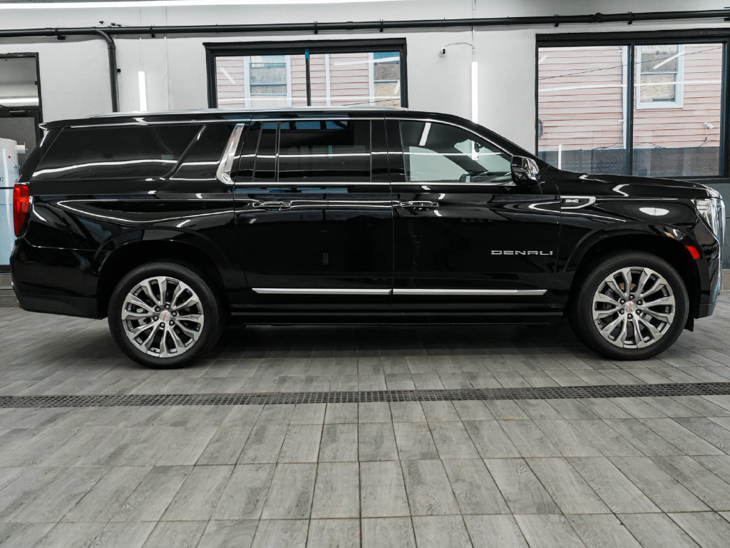 Used 2022 GMC Yukon XL Denali AWD/4WD image 4