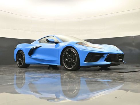 Used 2021 Chevrolet Corvette Stingray Preferred Cpe w/ Engine Appearance Package RWD image 42