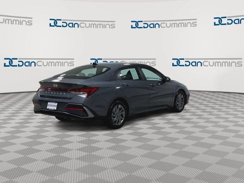 Used 2024 Hyundai Elantra SEL FWD image 9