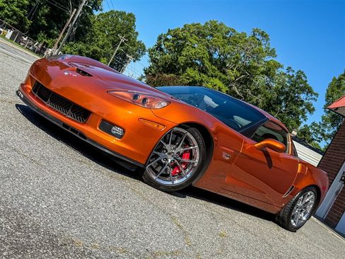 Used 2009 Chevrolet Corvette Z06 w/ Preferred Equipment Group RWD image 4