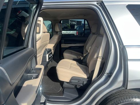 Used 2022 Ford Expedition XLT RWD image 10