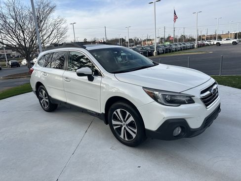 Used 2018 Subaru Outback 2.5i Limited image 2