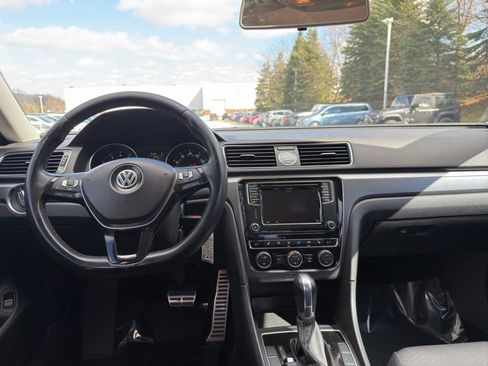 Used 2017 Volkswagen Passat 1.8T R-Line image 14