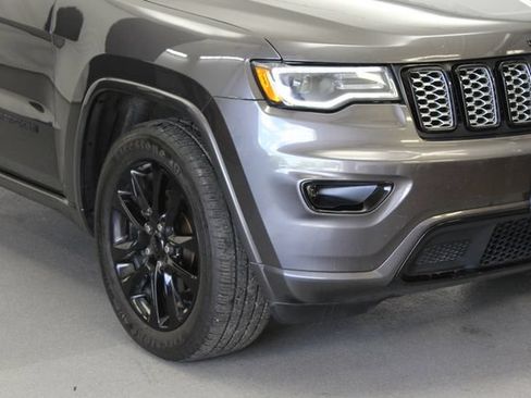 Used 2020 Jeep Grand Cherokee Altitude AWD/4WD image 3