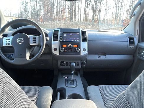 Used 2021 Nissan Frontier SV w/ Midnight Edition Floor Mats image 16