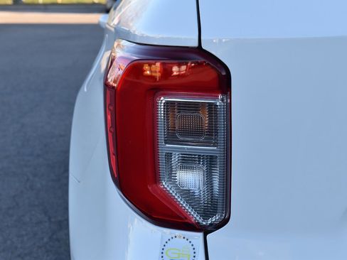 Used 2024 Ford Explorer XLT w/ Equipment Group 202A image 6