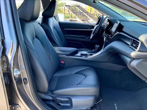 Used 2024 Toyota Camry SE image 8