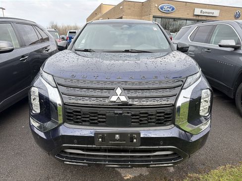 Used 2023 Mitsubishi Outlander SE Black Edition AWD/4WD image 3