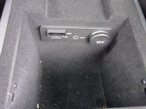 Used 2018 Jaguar XF Premium image 21