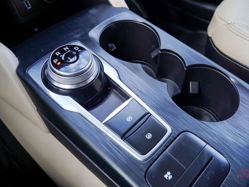 Used 2020 Ford Escape SE Sport image 27