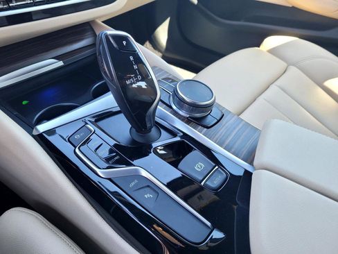 Used 2018 BMW 530e RWD image 26