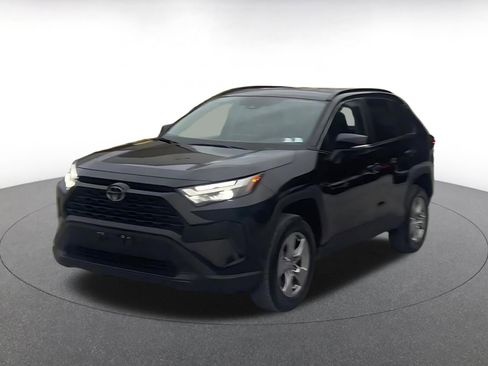 Used 2025 Toyota RAV4 XLE image 7