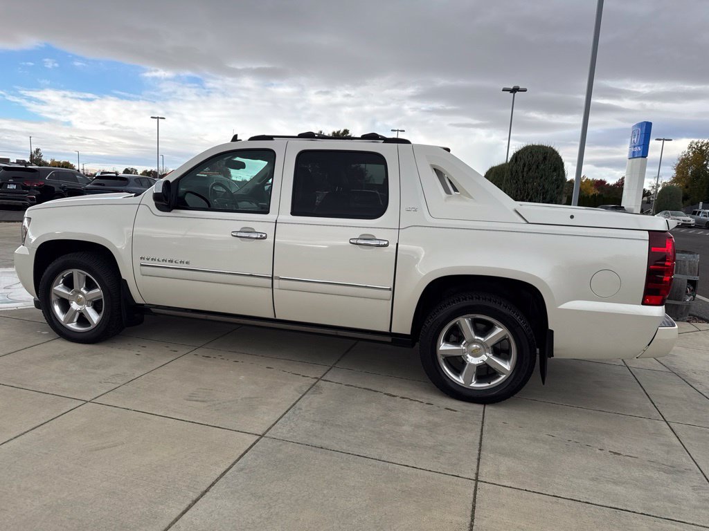 Used 2012 Chevrolet Avalanche LTZ AWD/4WD image 10