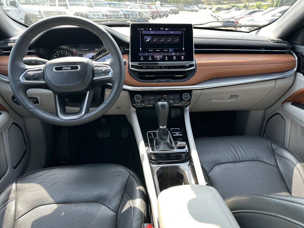 Certified 2023 Jeep Compass Limited AWD/4WD image 10