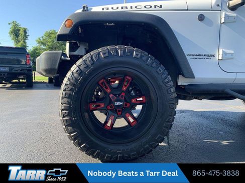 Used 2018 Jeep Wrangler Unlimited Rubicon w/ Connectivity Group AWD/4WD image 2